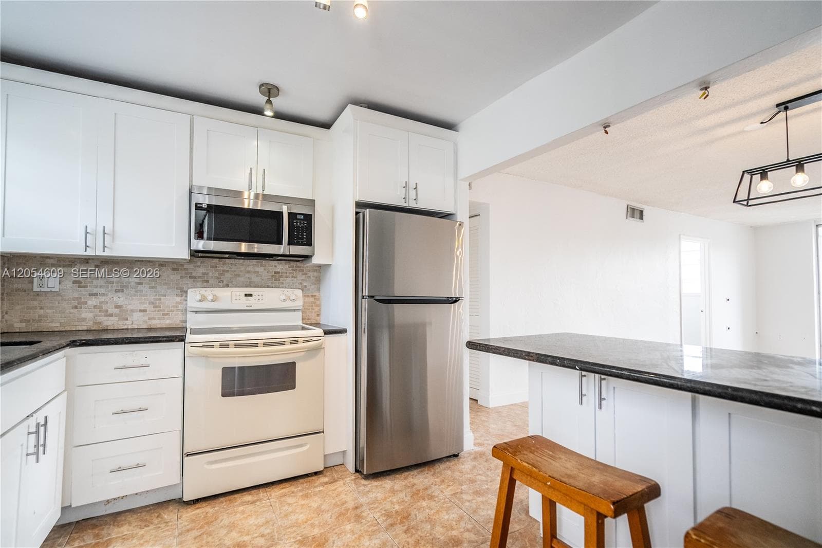 BYRON GARDENS CONDO · #207 in Miami Beach - Photo 6