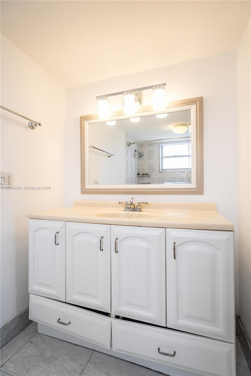 BYRON GARDENS CONDO · #207 in Miami Beach - Photo 26