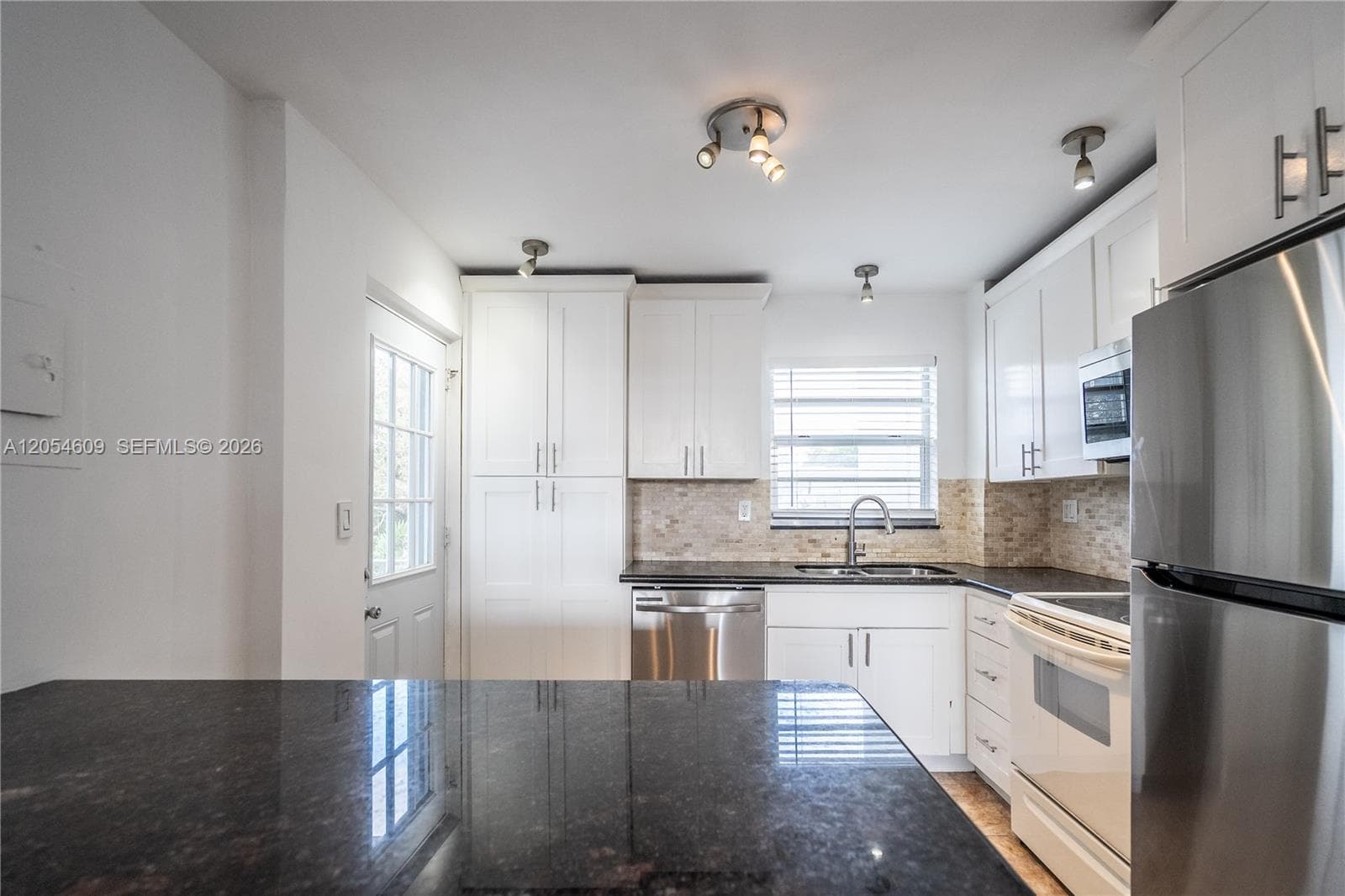 BYRON GARDENS CONDO · #207 in Miami Beach - Photo 5