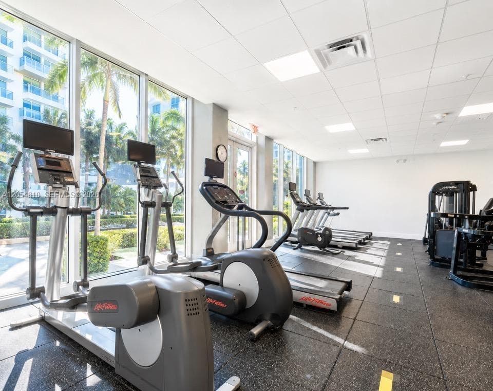 BRIGHT AND SPACIOUS FITNESS ROOM