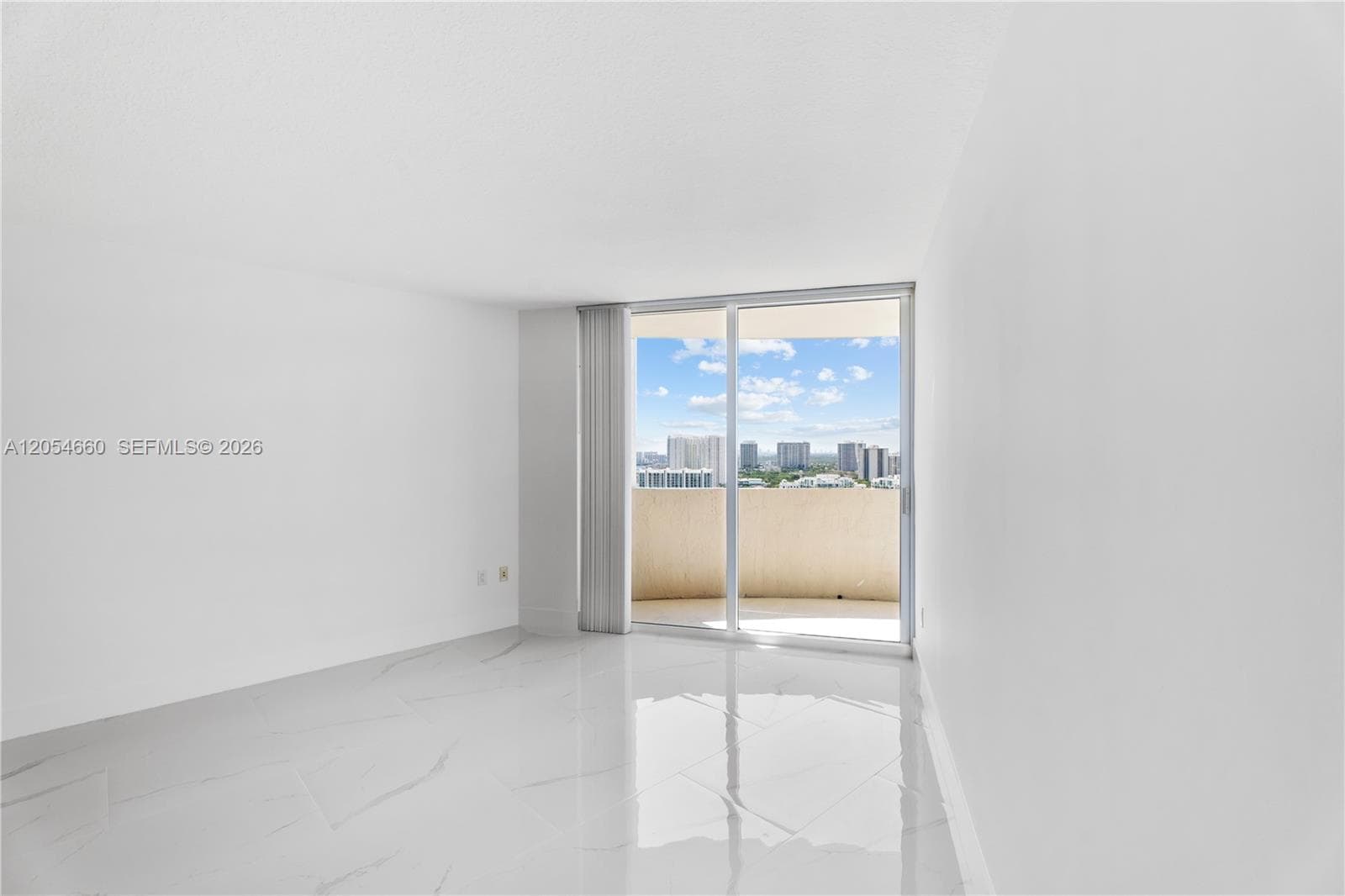 TURNBERRY · #2506 in Aventura - Photo 3