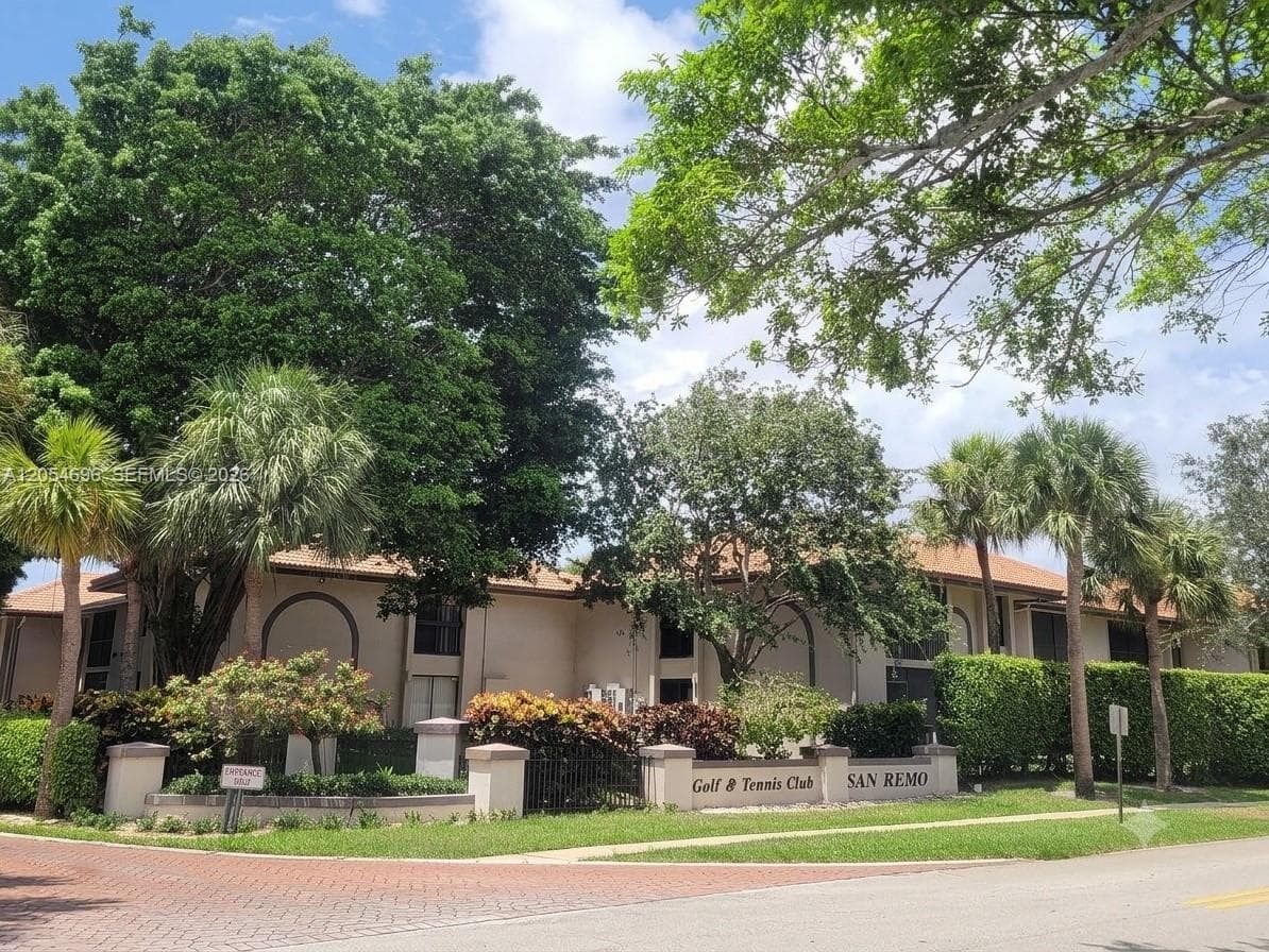 SAN REMO GOLF & TENNIS CL · #202 in Boca Raton - Photo 2