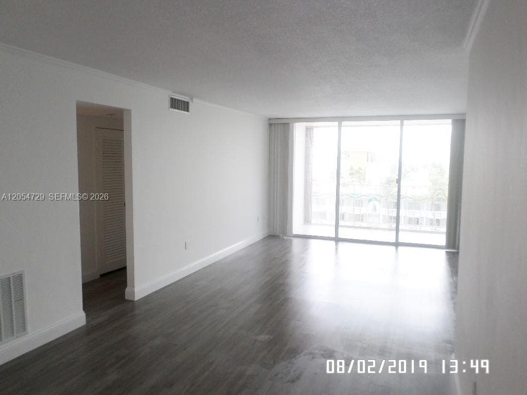 1865 79 ST CAUSEWAY # 6J NORTH BAY