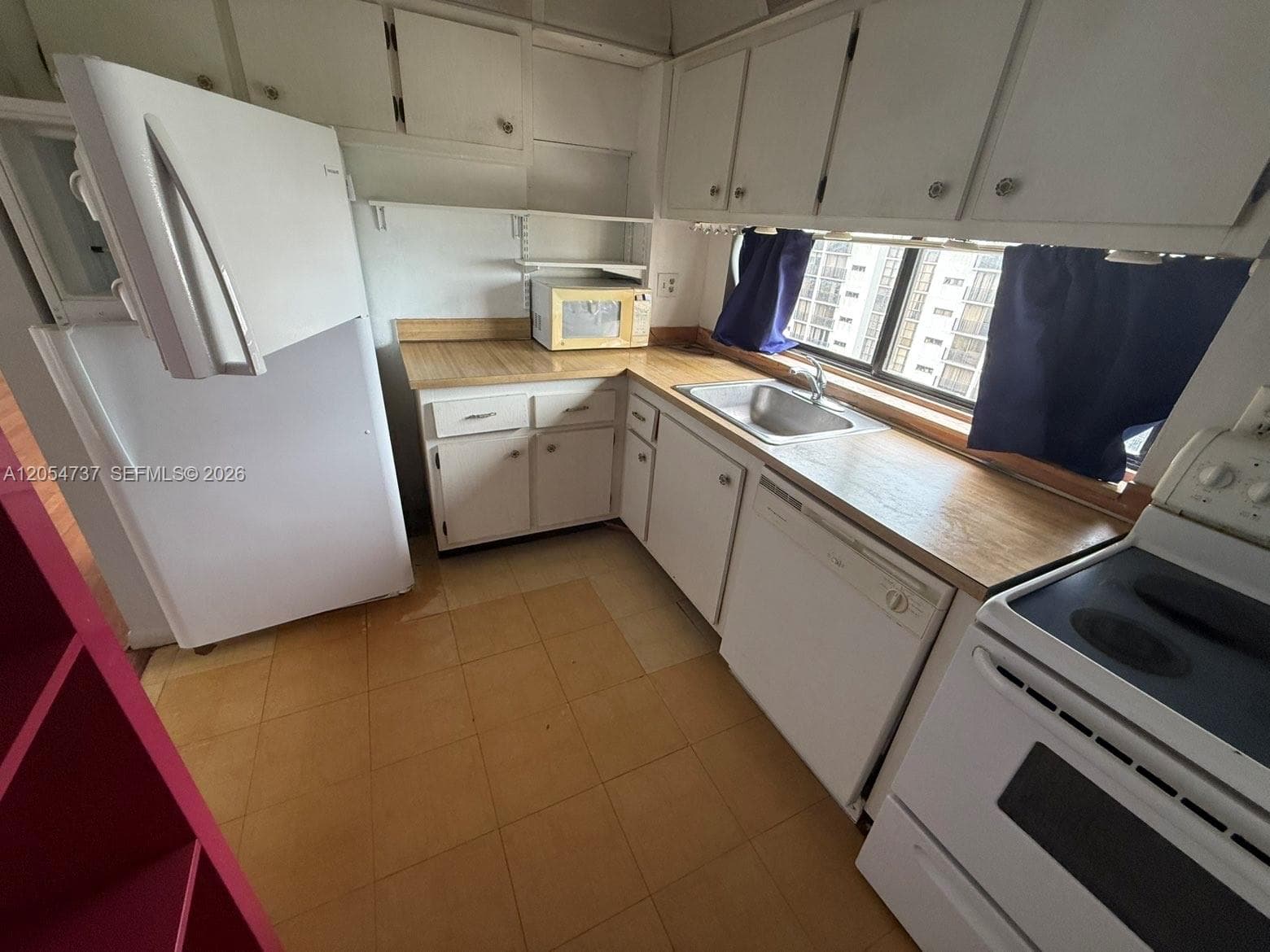 PLAZA OF AMERICAS CONDO · #912 in Sunny Isles Beach - Photo 3