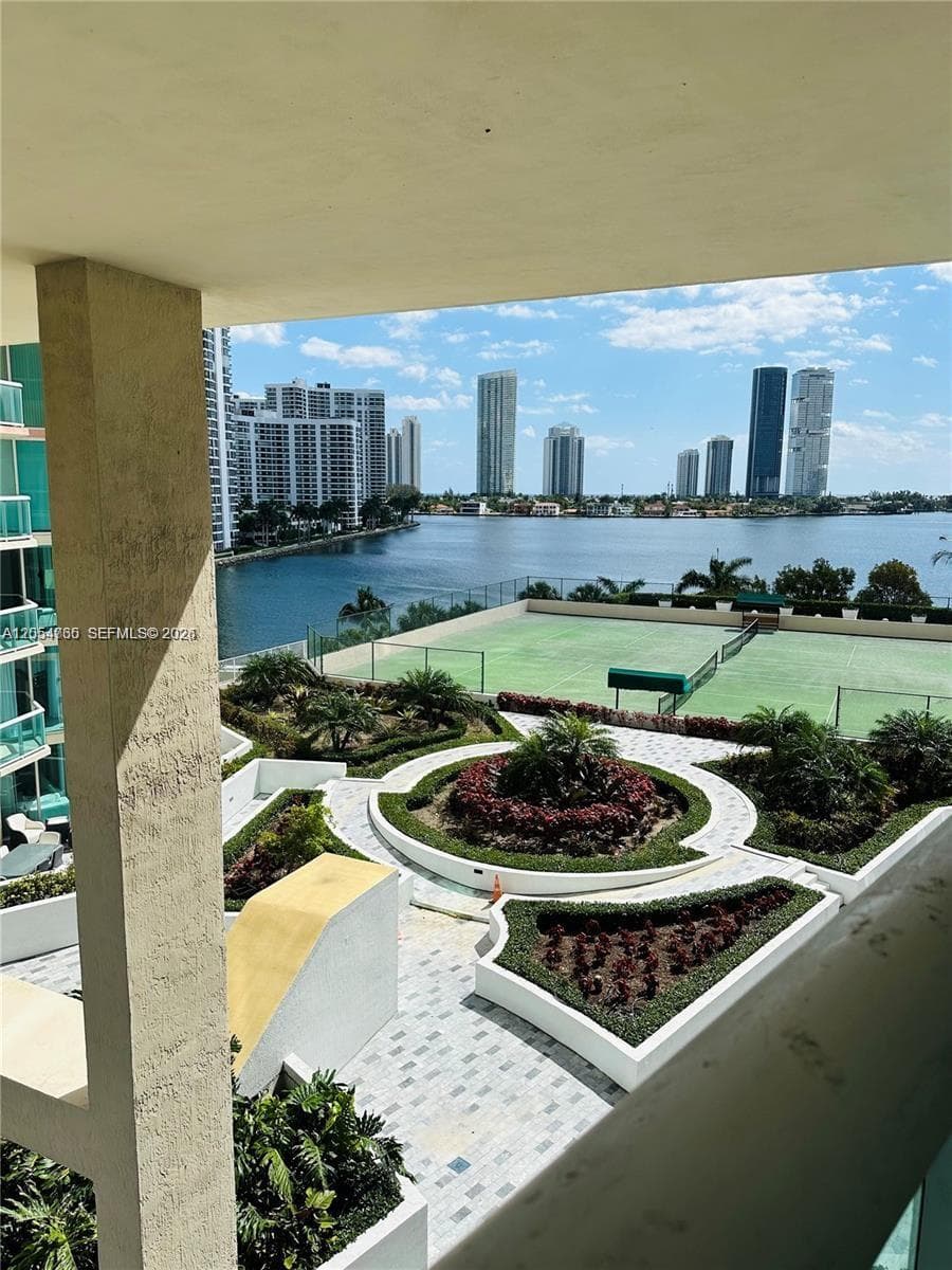 Hidden Bay · #706 in Aventura - Photo 11