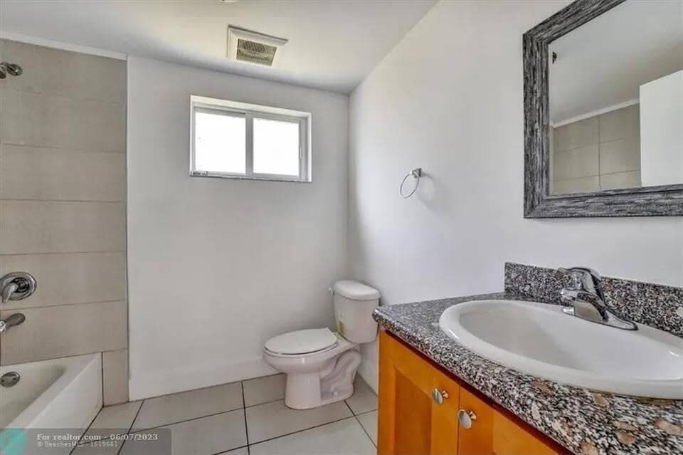BATH TOILET