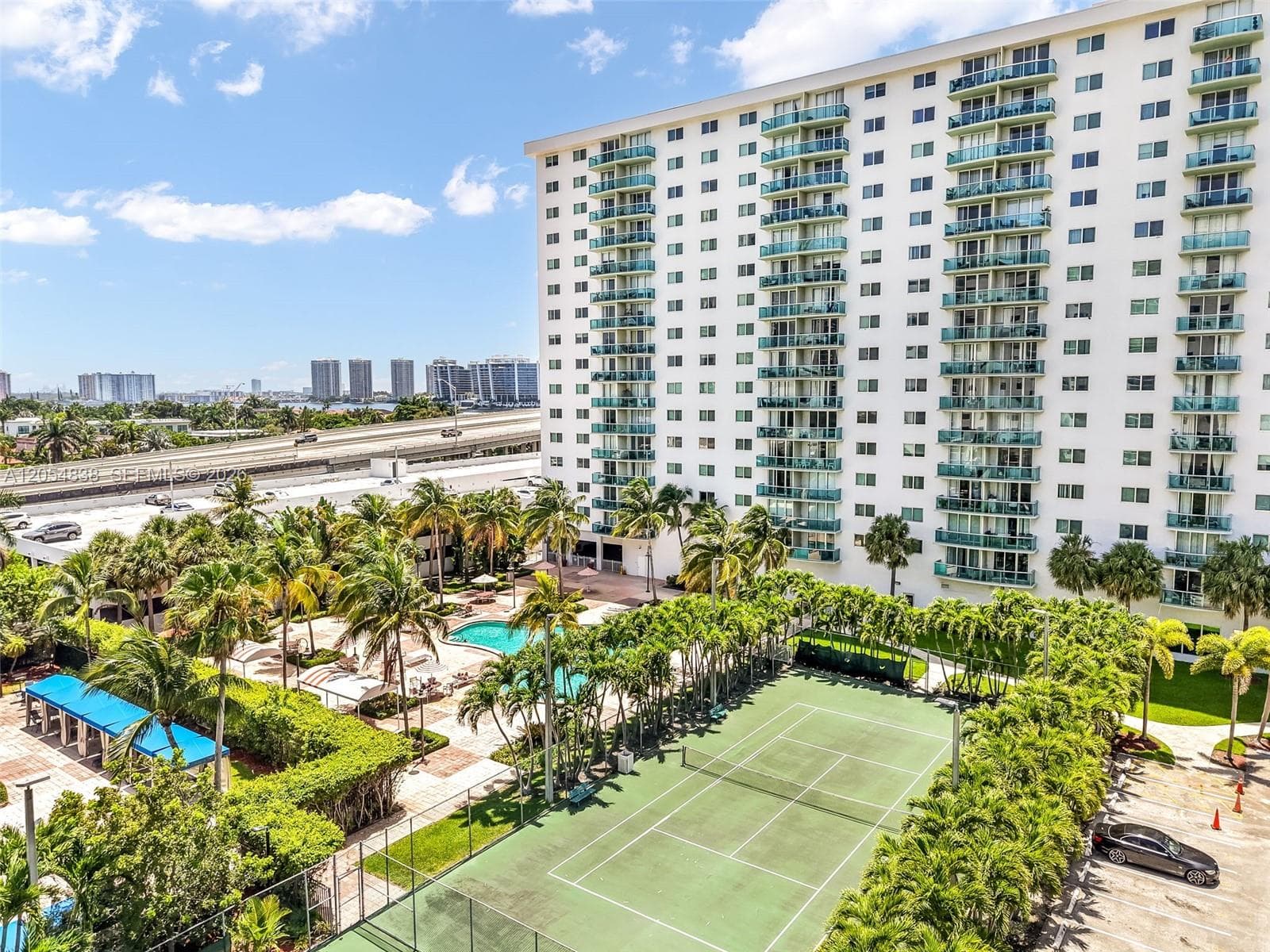 OCEANVIEW BUILDING B · #1423 in Sunny Isles Beach - Photo 3