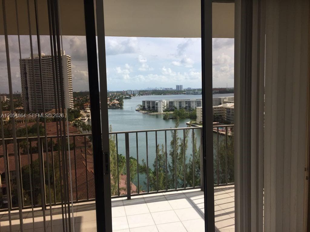 Clippers At Biscayne Cove · #1505 in Aventura - Photo 4