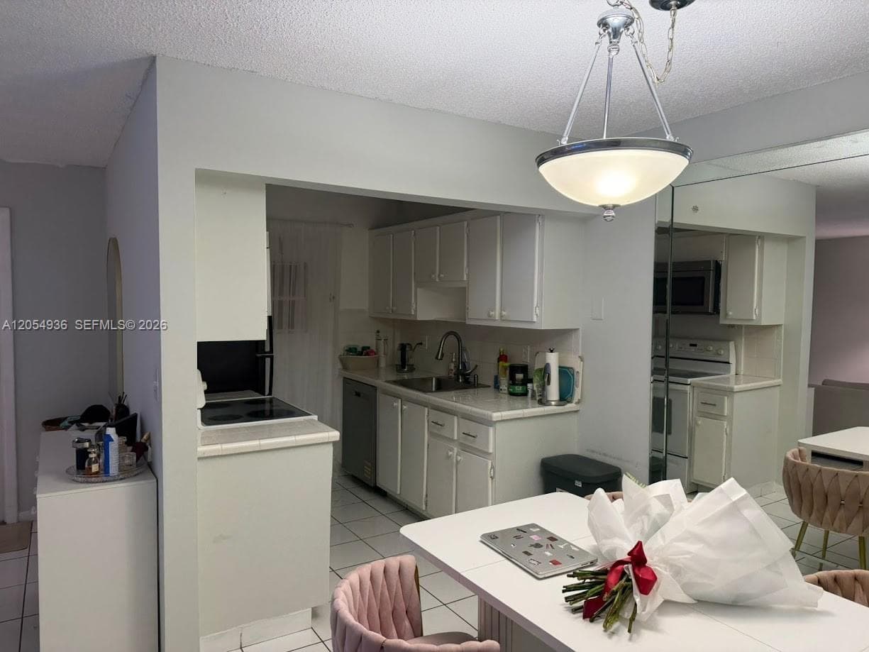 BAY PLACE CONDO · #302 in Hallandale Beach - Photo 3