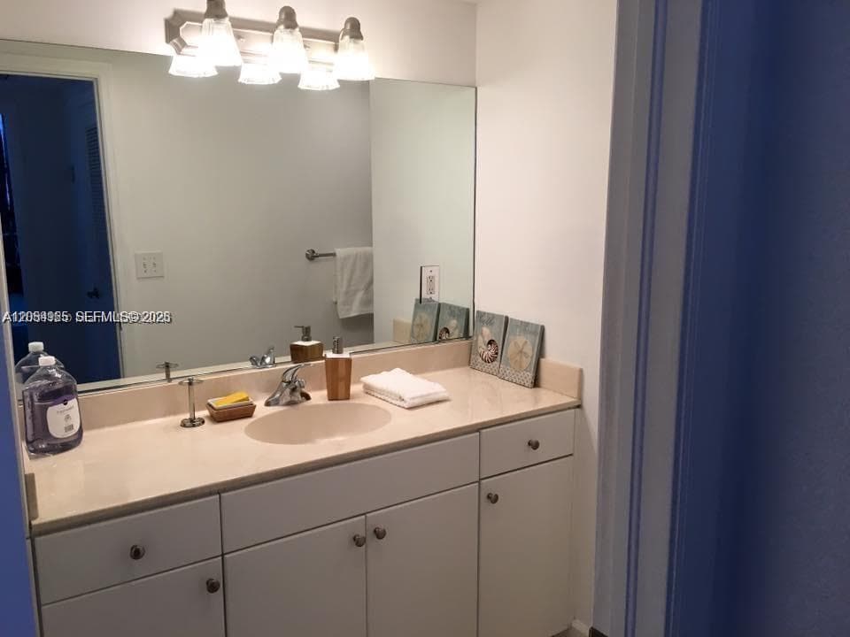 401 BLU OF NORTH BEACH CO · #905 in Miami Beach - Photo 14