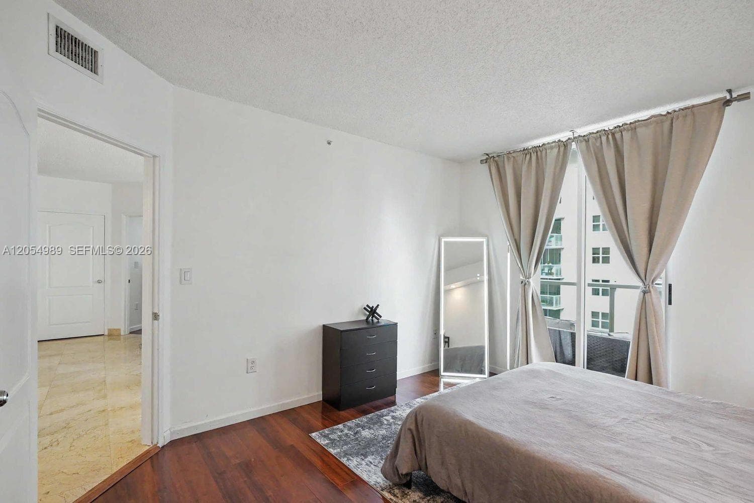 Blue Lagoon condominium · #906 in Miami - Photo 7