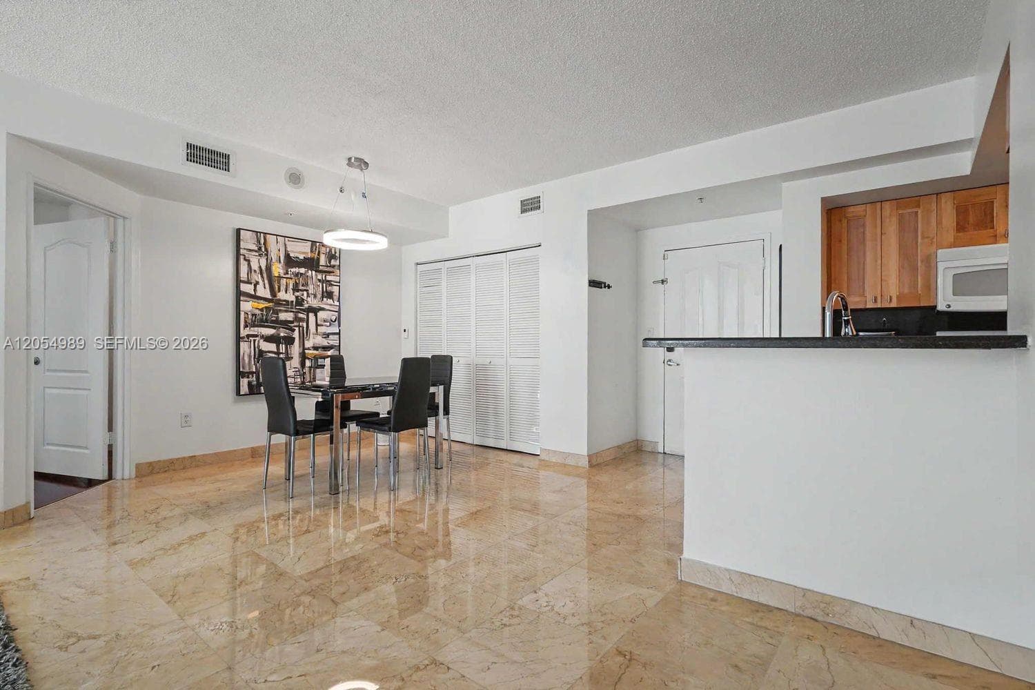 Blue Lagoon condominium · #906 in Miami - Photo 10