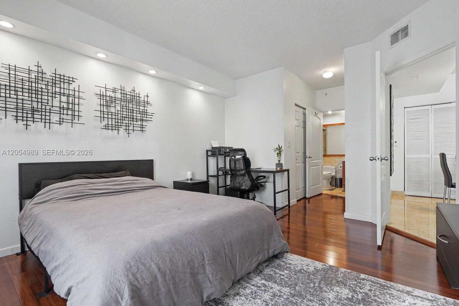 Blue Lagoon condominium · #906 in Miami - Photo 4