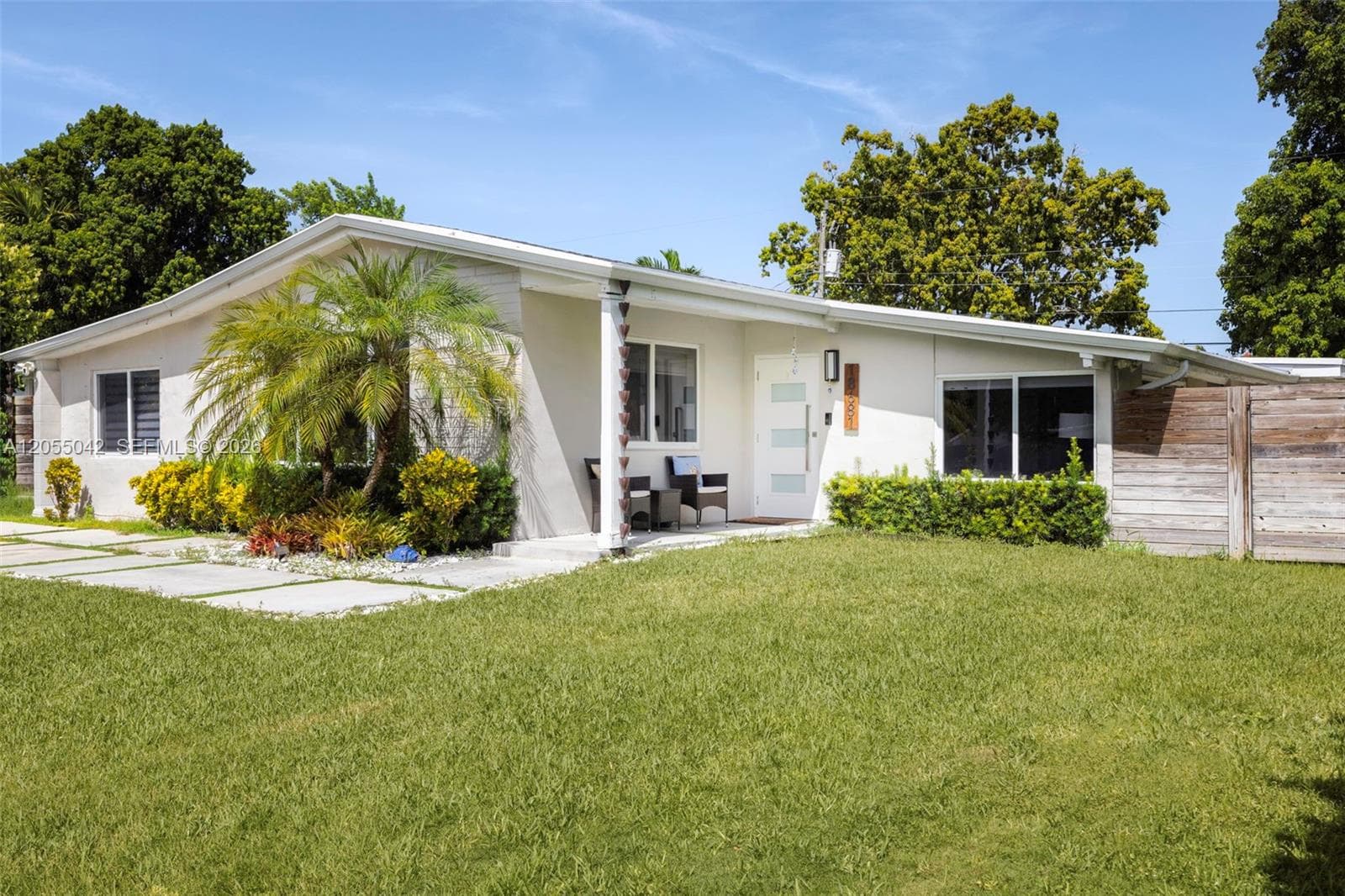 18681 Belview Dr photo 2