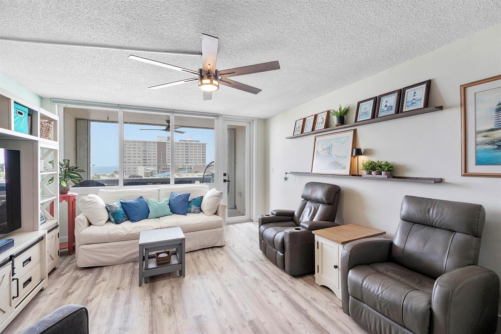 305 N Pompano Beach Blvd u804_027