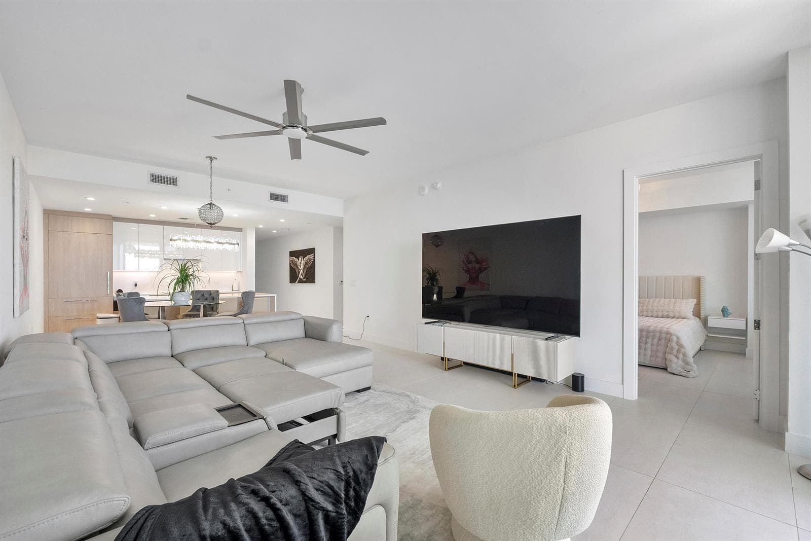 153 N Seabreeze Blvd u1803_012
