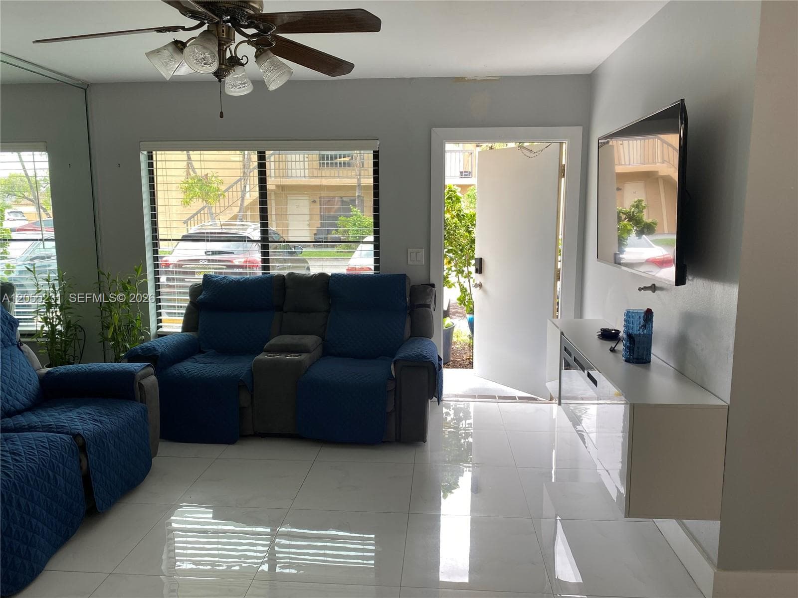 Lago Grande · #12-2 in Hialeah - Photo 1