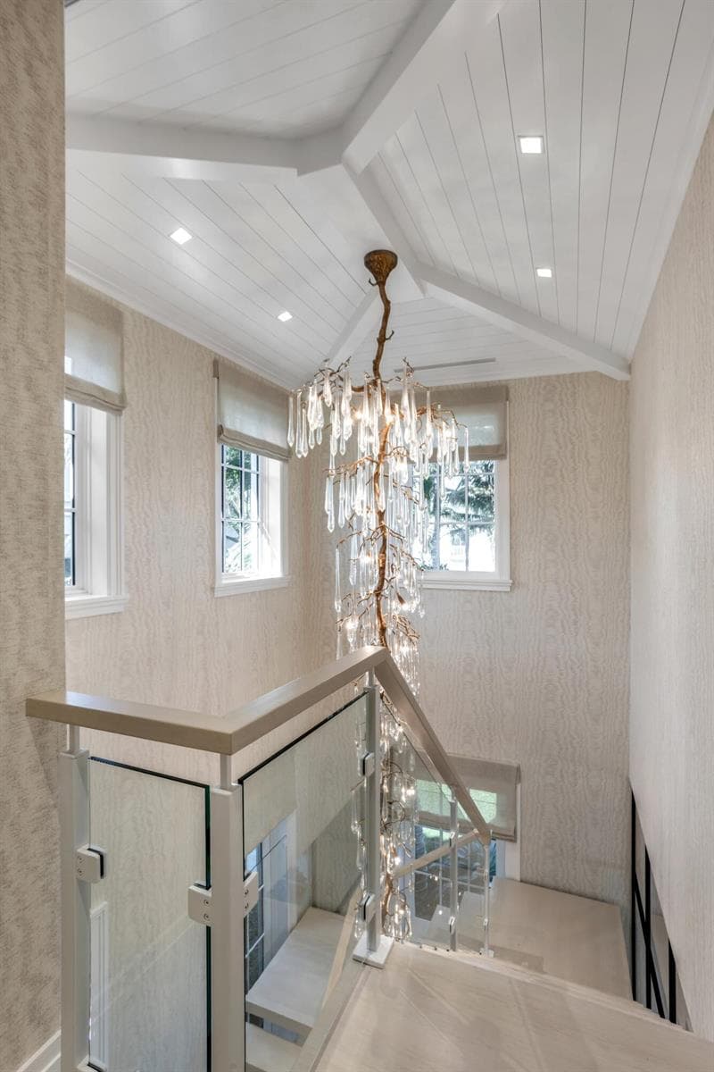 mls_CHANDELIER_DETAIL_EB