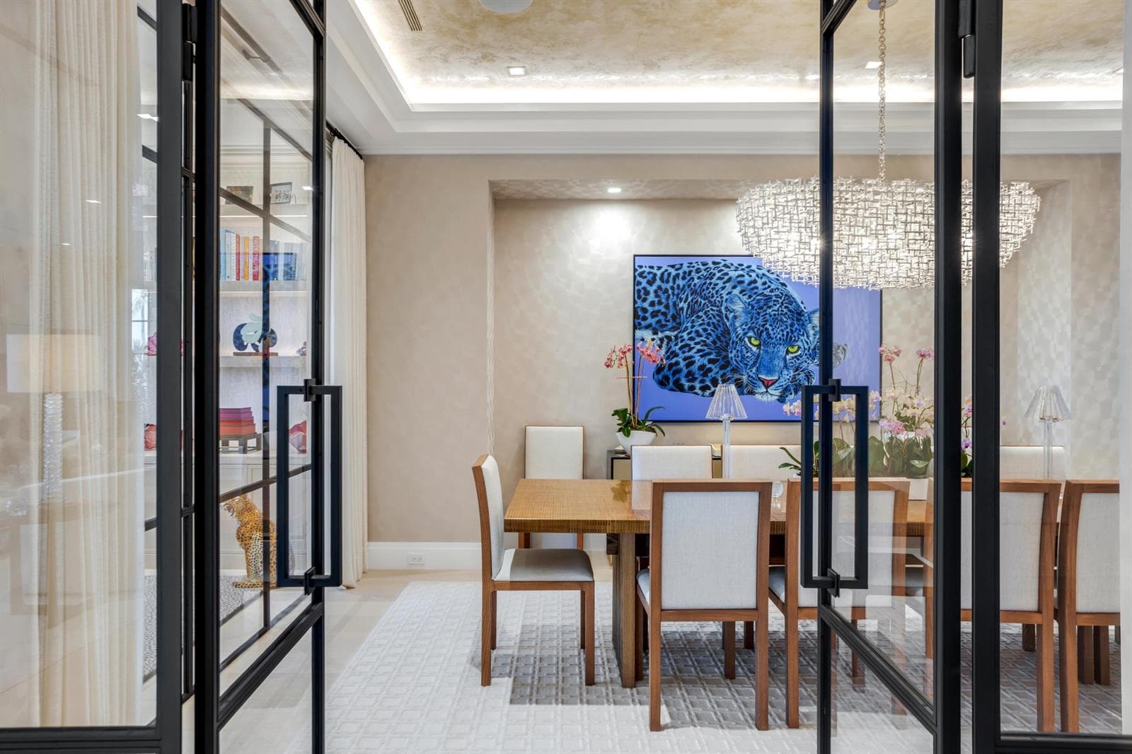 mls_DINING_ENTRANCE_STRAIGHT_EB