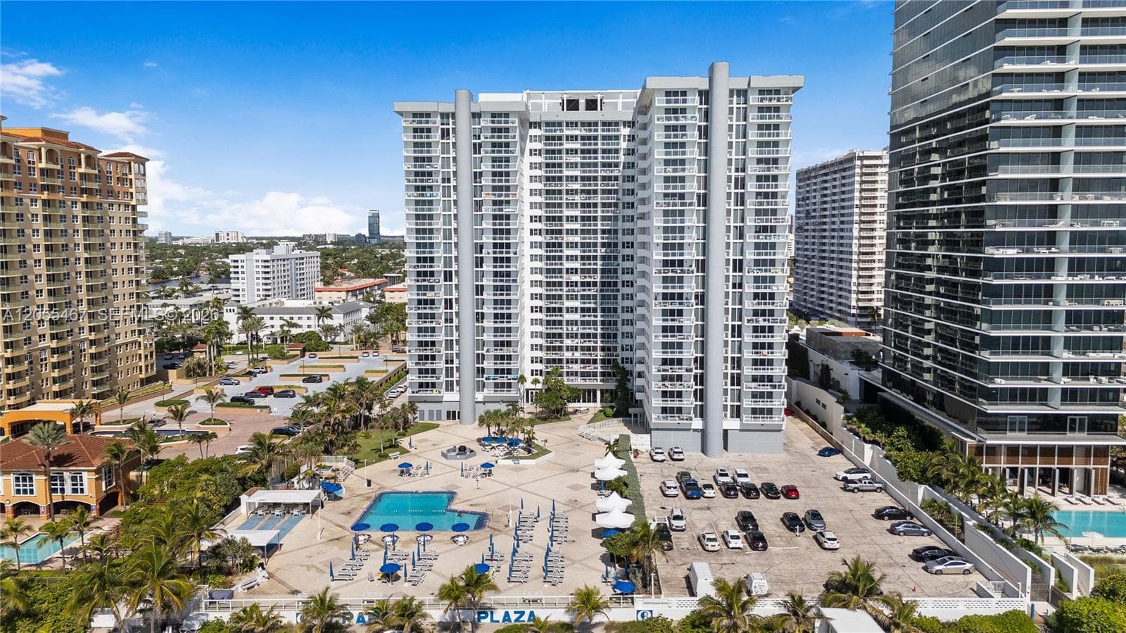 PARKER PLAZA CONDO · #1716 in Hallandale Beach - Photo 3