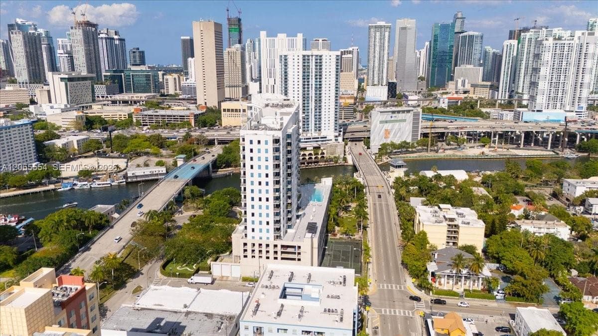 NEO LOFT CONDO · #806 in Miami - Photo 18