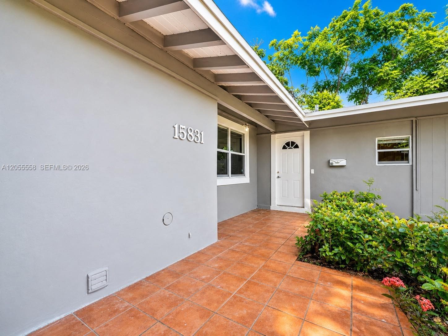 15831 Palmetto Club Dr photo 1