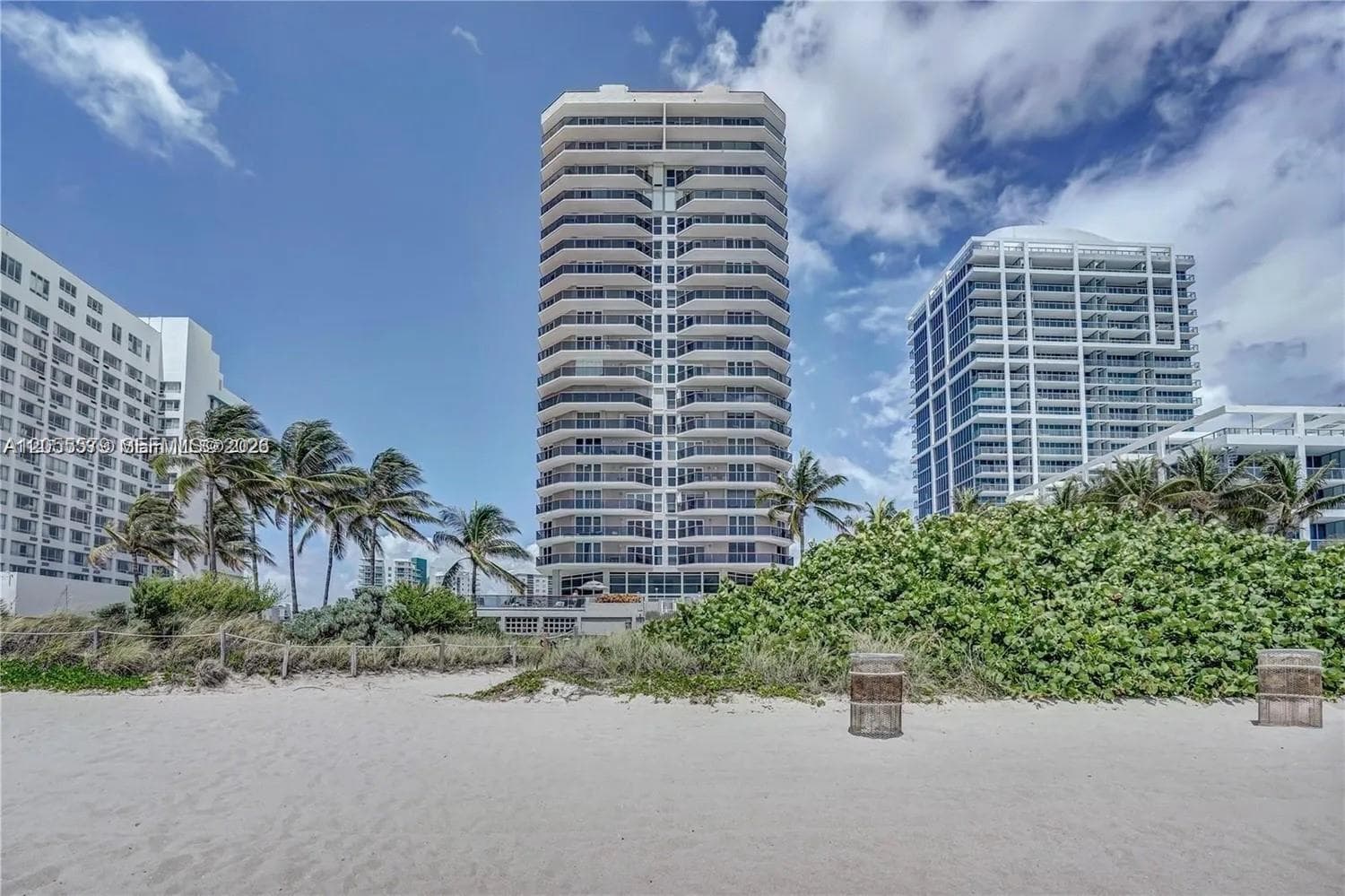 THE STERLING CONDO · #901 in Miami Beach - Photo 2