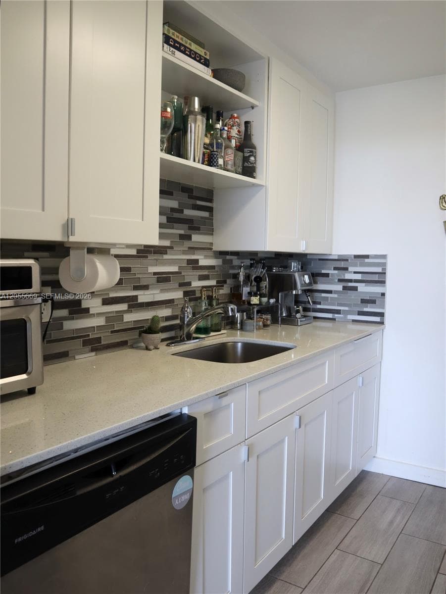 VECINO DEL MAR CONDO · #607 in North Miami - Photo 6