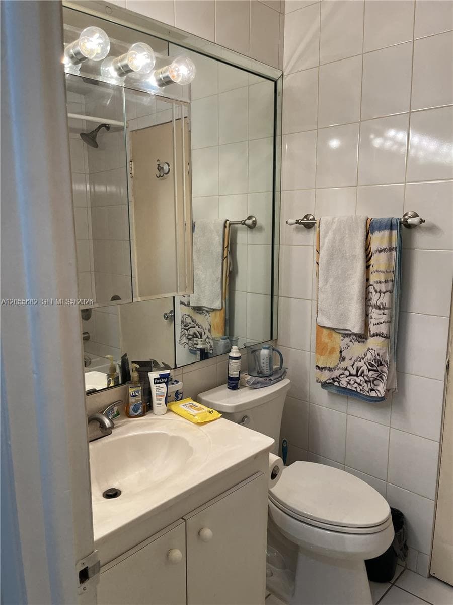GOLDEN ISLES TOWER · #44B in Hallandale Beach - Photo 2