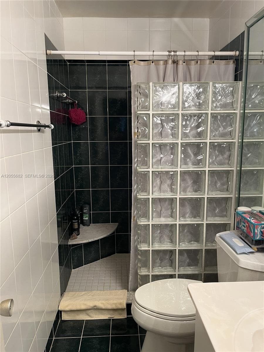 GOLDEN ISLES TOWER · #44B in Hallandale Beach - Photo 4