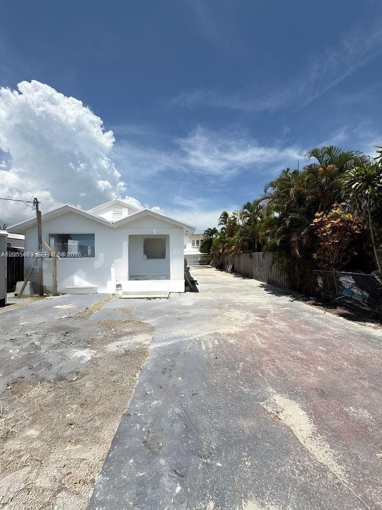 2235 SW 15th St photo 2