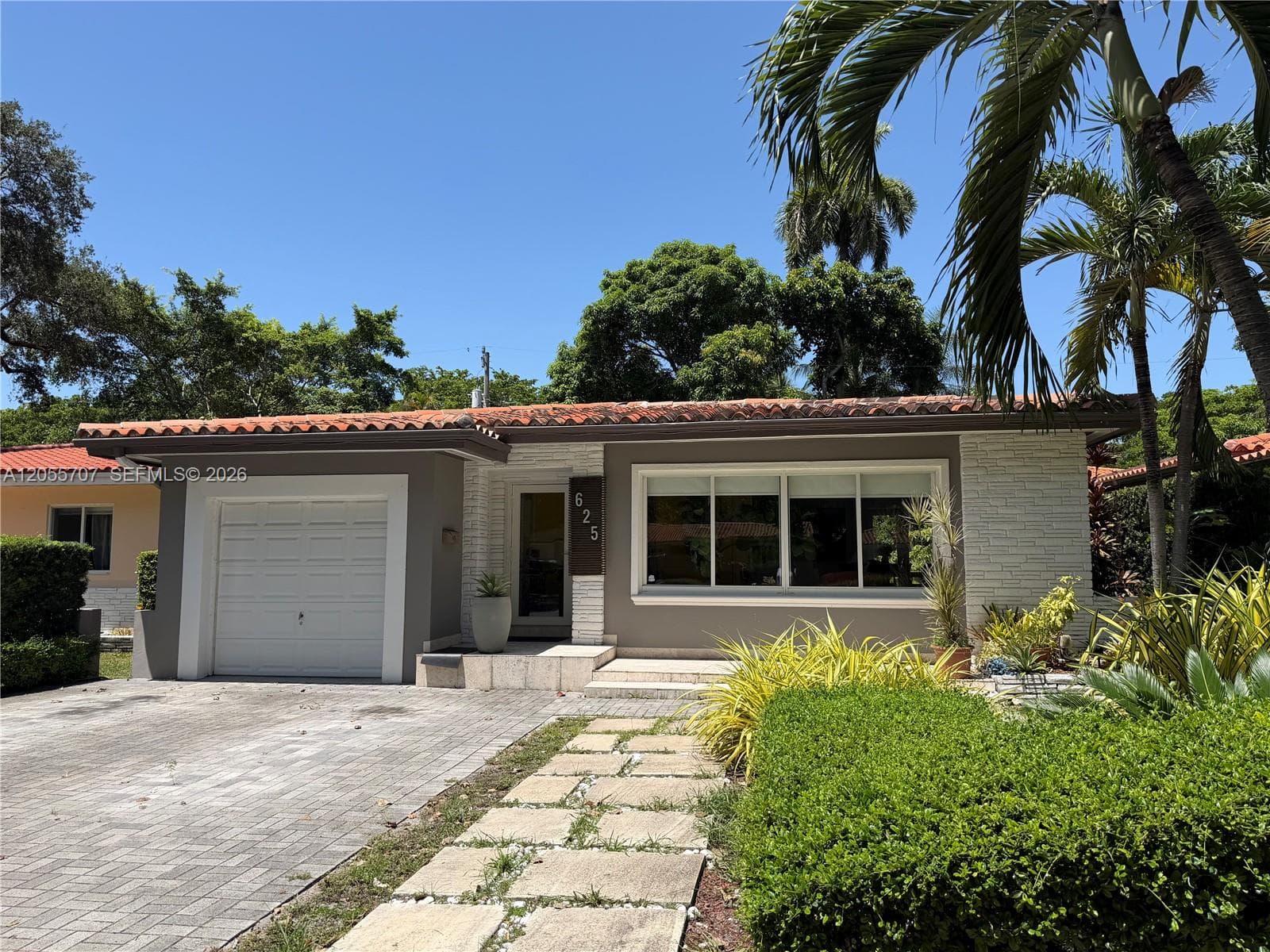 625 Bird Rd photo 1