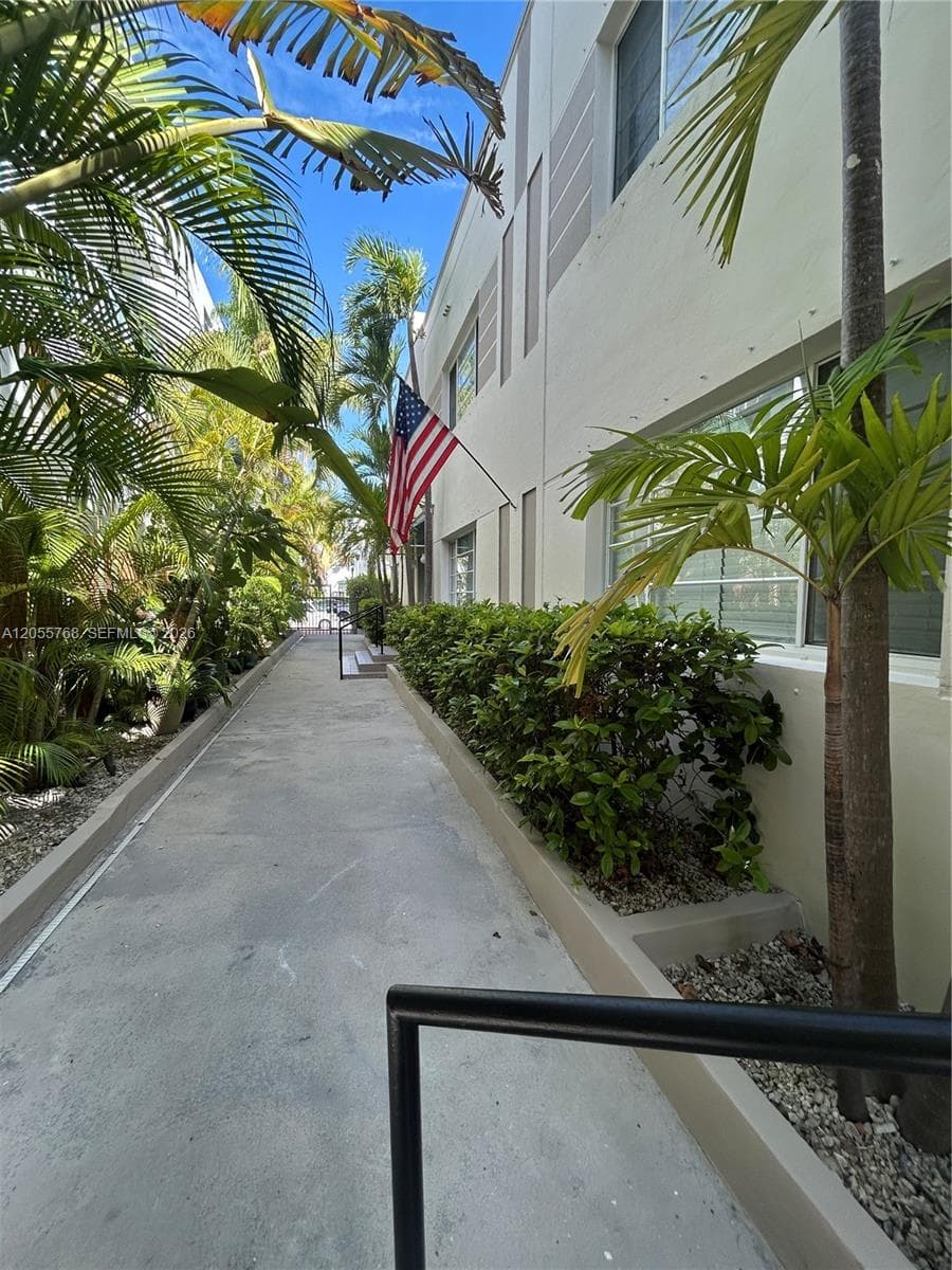 OCEAN BEACH FLA SUB · #4 in Miami Beach - Photo 3
