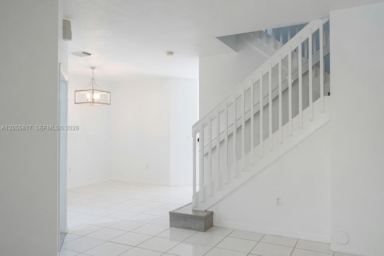 16654 SW 83rd Ln photo 3