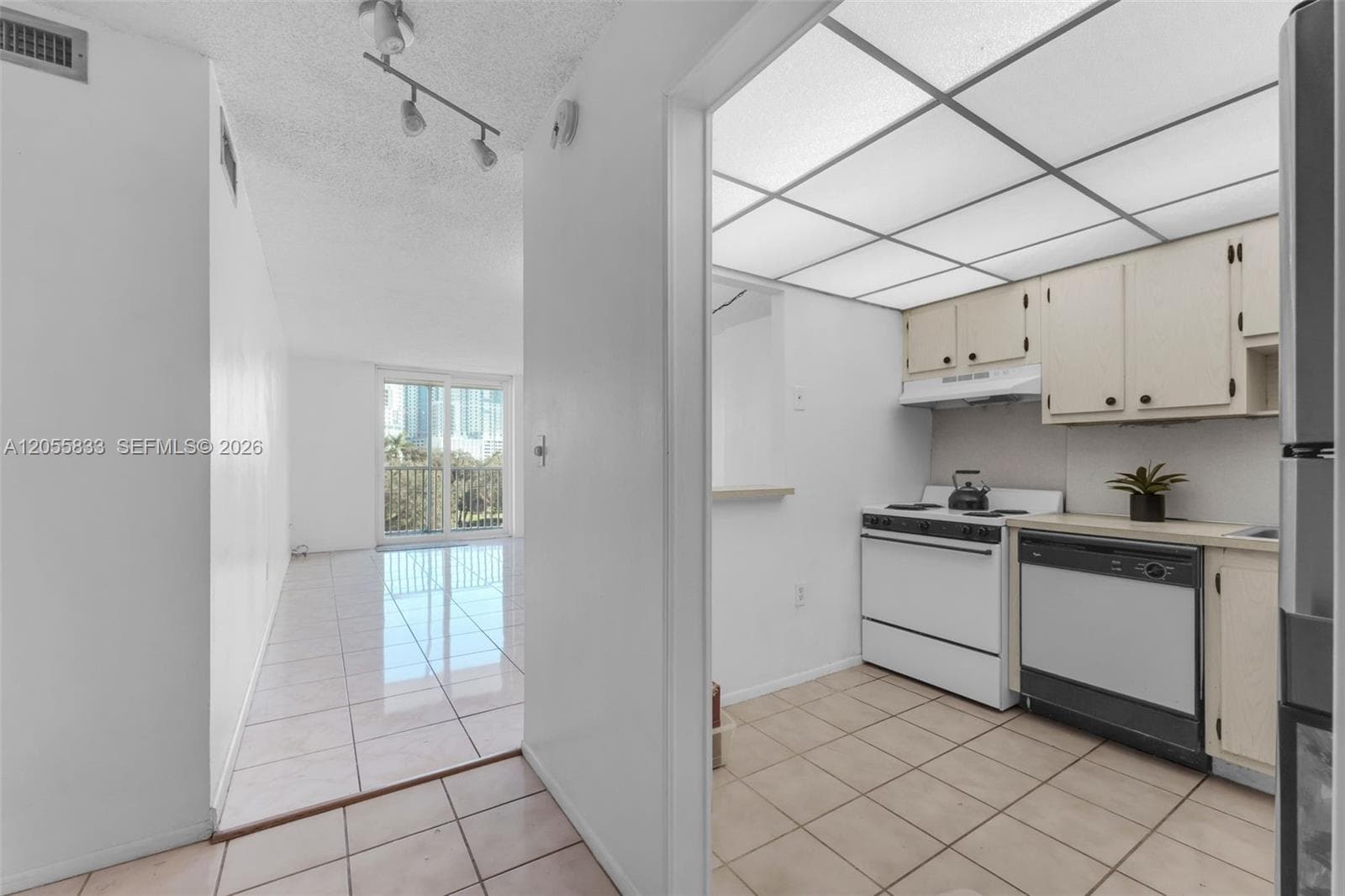 Woodside Apartments Condo · #A516 in North Miami Beach - Photo 7