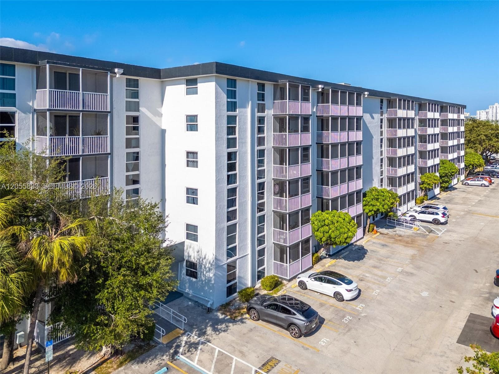 Woodside Apartments Condo · #A516 in North Miami Beach - Photo 5