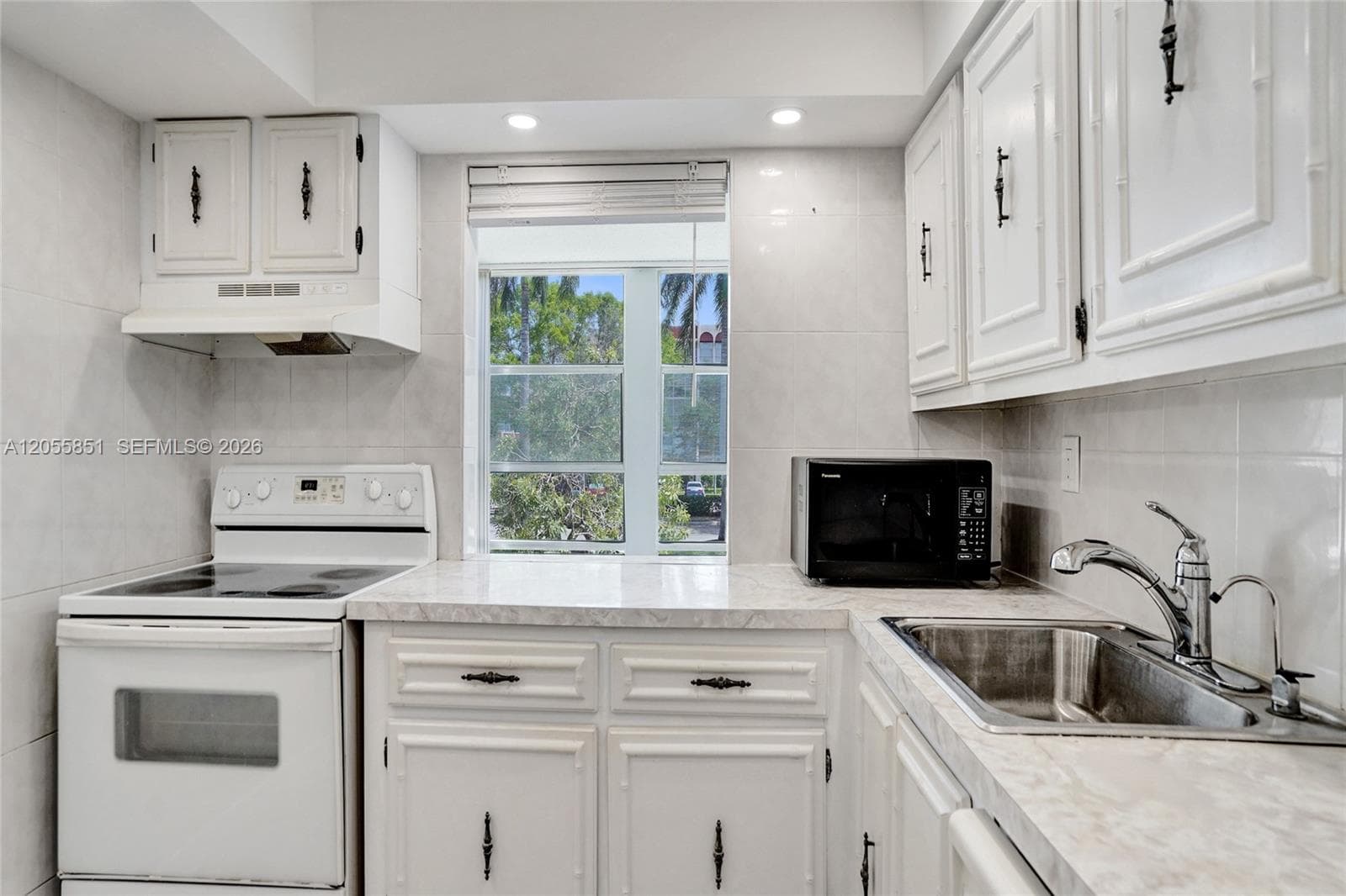 DESOTO PARK CONDO · #207 in Hallandale Beach - Photo 10