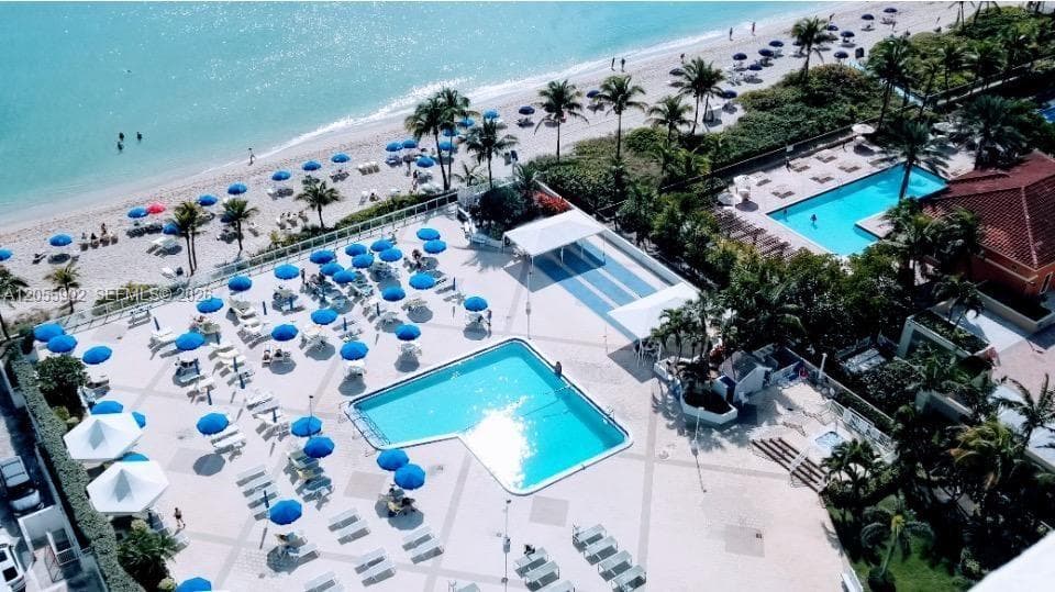 FLORIDA COASTLINE LIVING AT ITS BEST