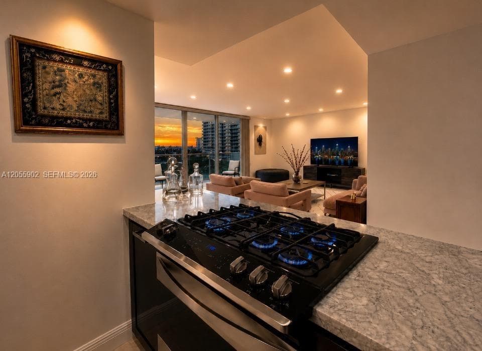 EASY CONTEMPORARY FLOW THROUGH SERVICE AND ENTERTAINMENT FLOOR PLAN