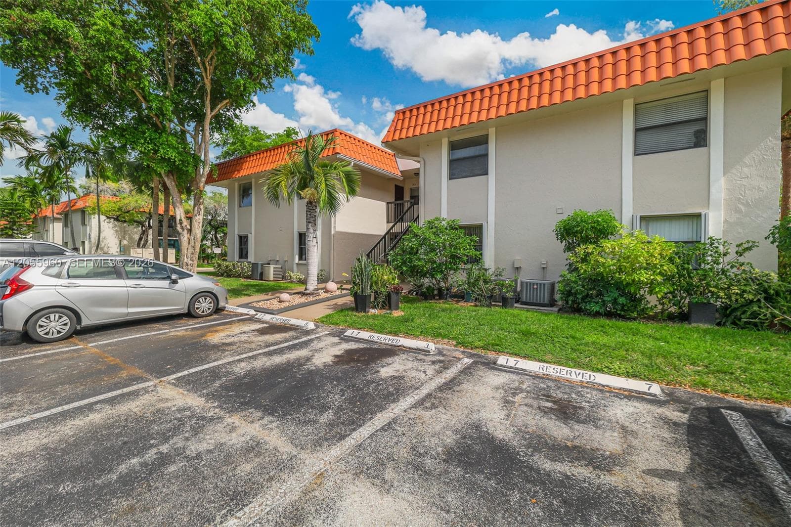 BANYAN TREE SEVEN CONDO · #203-17 in Miami - Photo 1