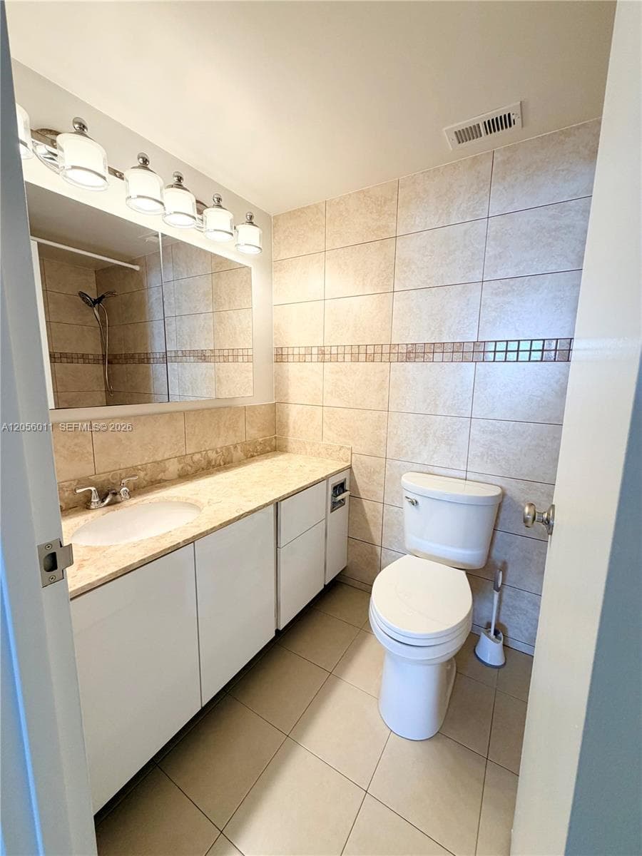Sea Air Towers Condo · #521 in Hollywood - Photo 14