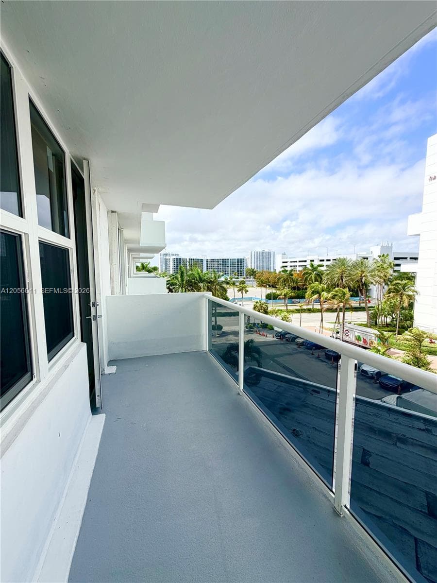 Sea Air Towers Condo · #521 in Hollywood - Photo 18