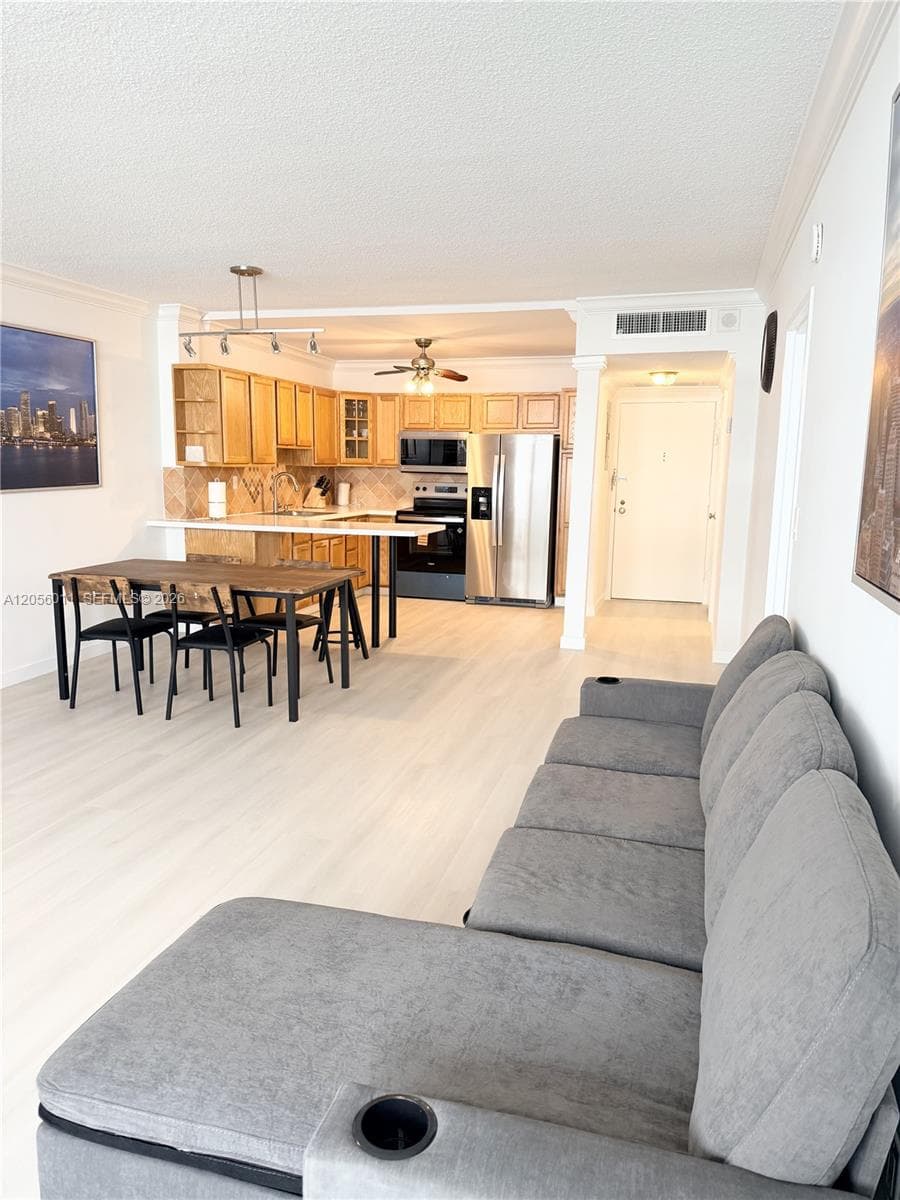 Sea Air Towers Condo · #521 in Hollywood - Photo 4