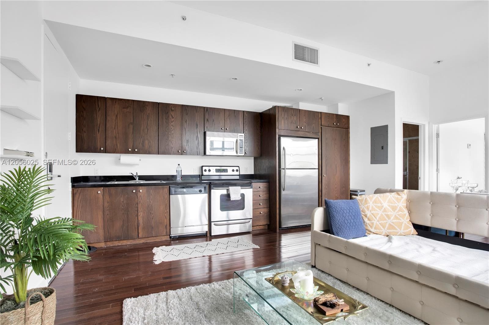 THE NOLOBI CONDO · #8 in Miami Beach - Photo 2