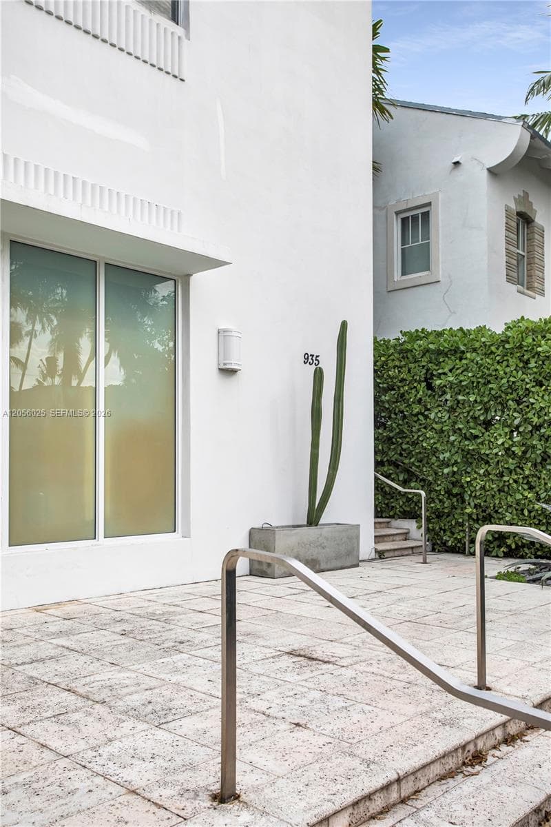 THE NOLOBI CONDO · #8 in Miami Beach - Photo 10