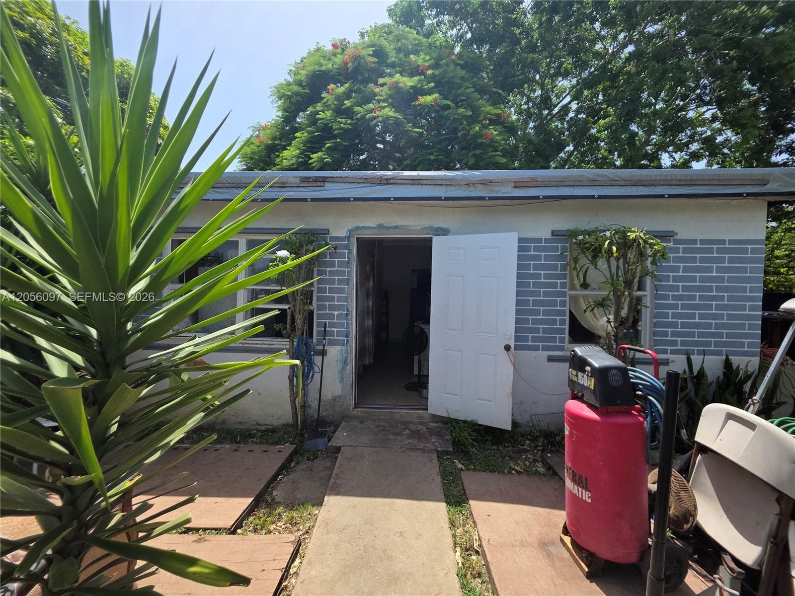 722 SW 3rd Ave photo 1
