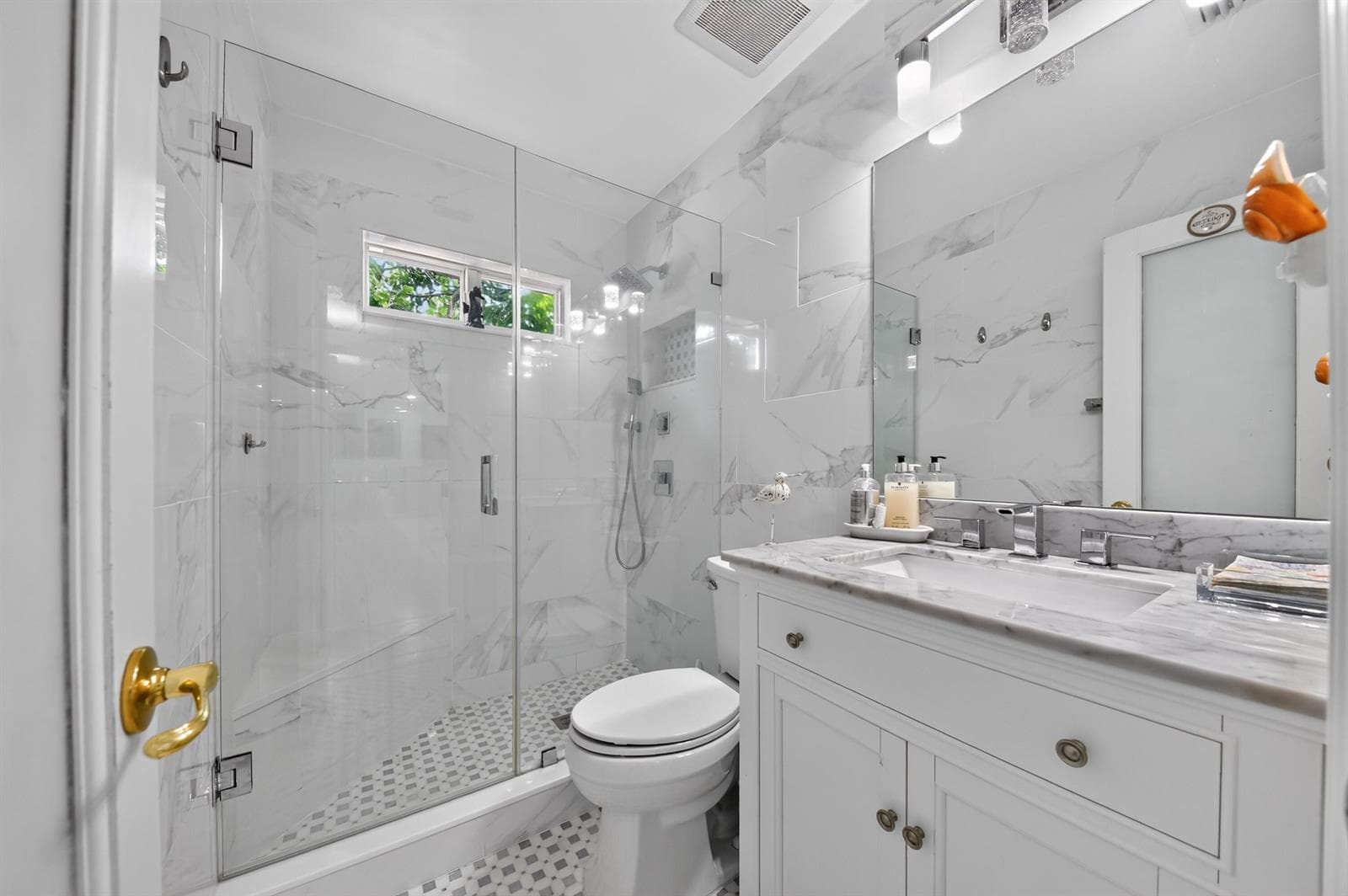 28_5826_Churchill_Ct-Bathroom-82-1