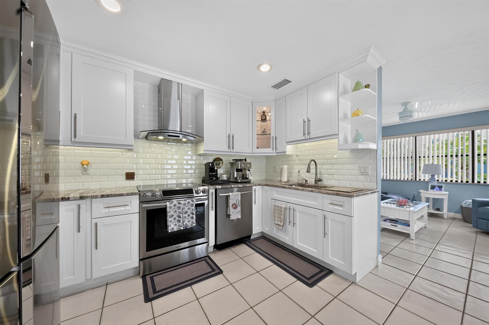 15_5826_Churchill_Ct-Kitchen-1728
