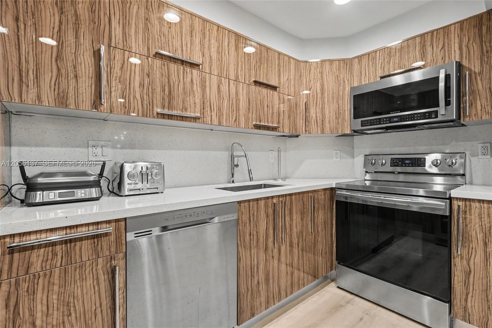 ARLEN HOUSE WEST · #822 in Sunny Isles Beach - Photo 25
