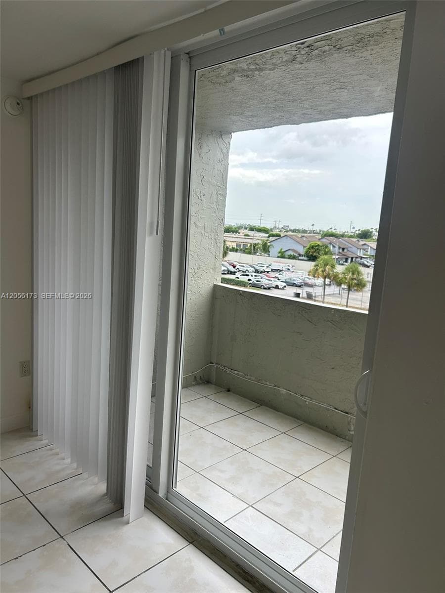 SAMARI LAKE EAST CONDO · #2456 in Hialeah Gardens - Photo 23